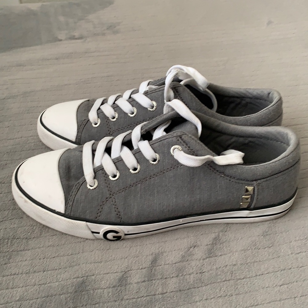 Womens size 7 1/2 guess sneakers
